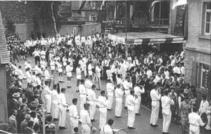 Platzkonzert am Wambertusplatz anlässlich des Freunschaftstreffens (August 1964)